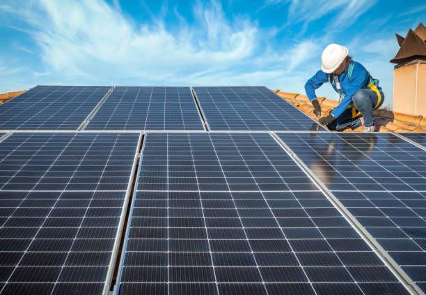 Best Emergency Roof Repair Services  in Milwaukee, WI